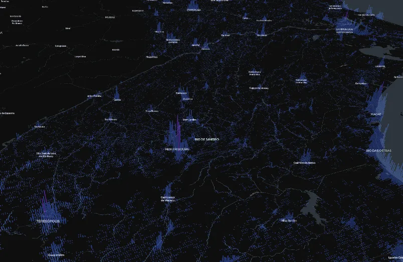 Mapa 3D escuro da região serrana do Rio de Janeiro com espículas azuis e roxas marcando concentrações de residências em Nova Friburgo, Teresópolis e arredores